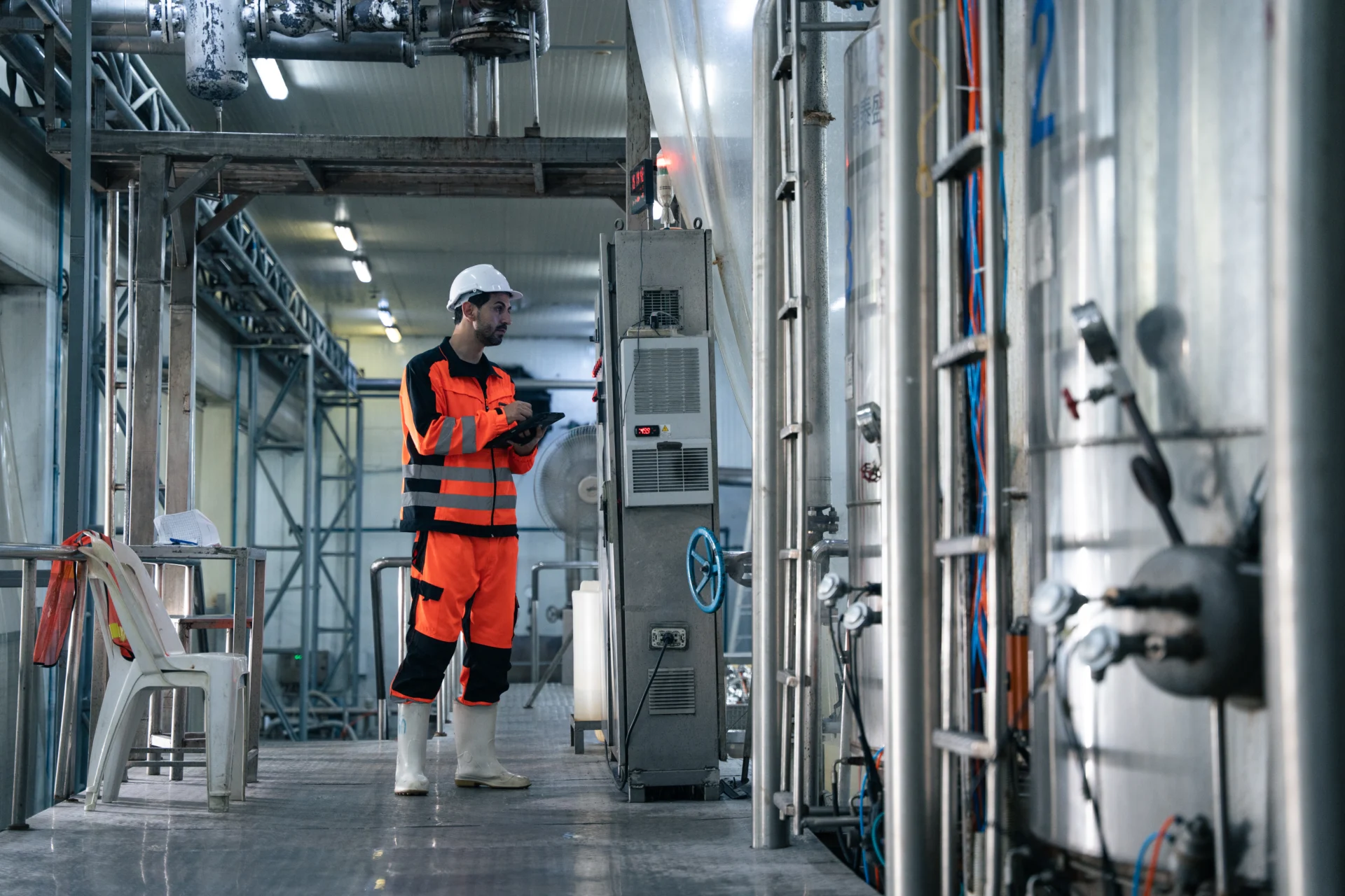 Industriereinigung an einem Förderband