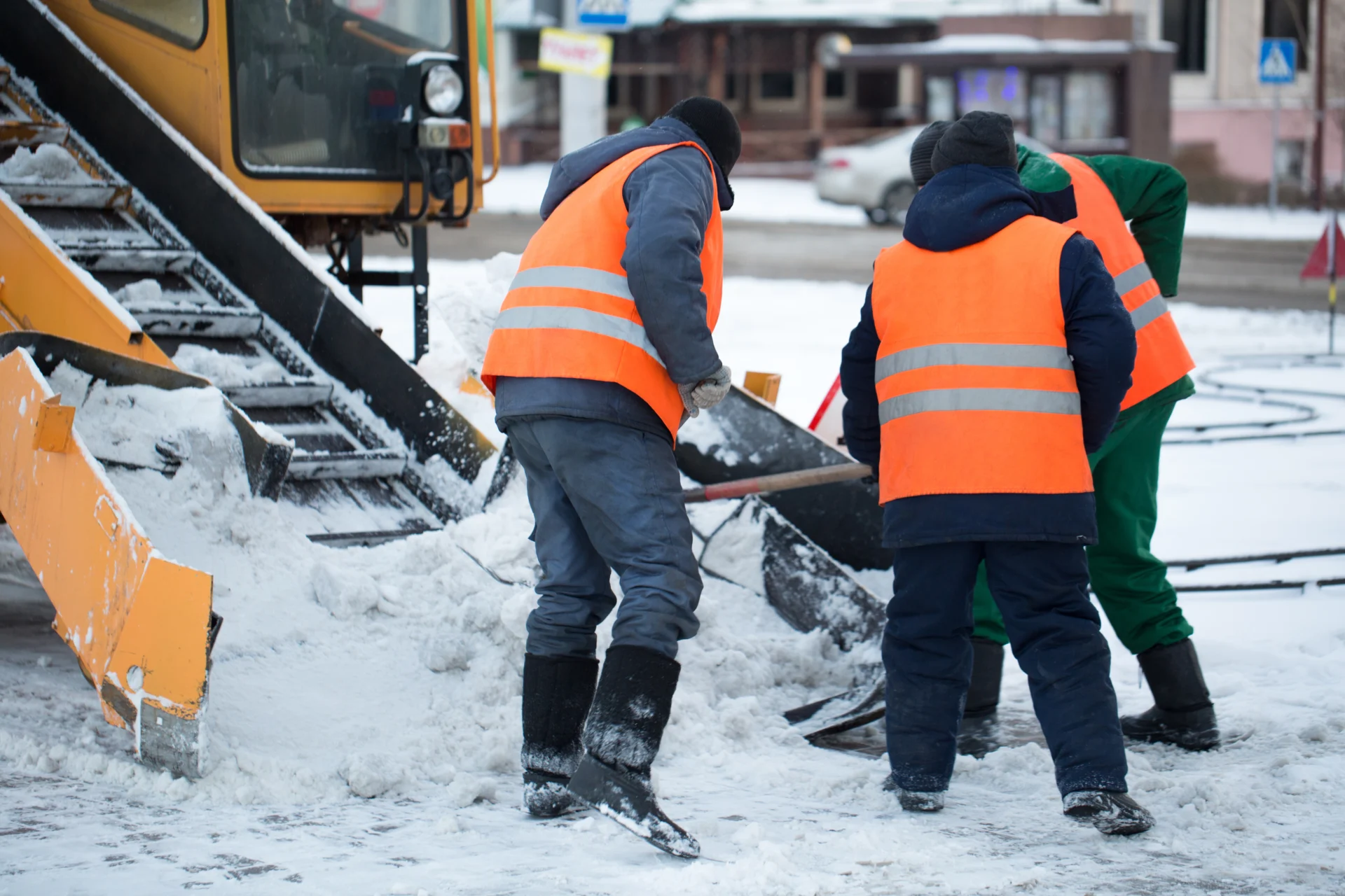 Winterdienst – Schneeräumung mit Räumfahrzeug